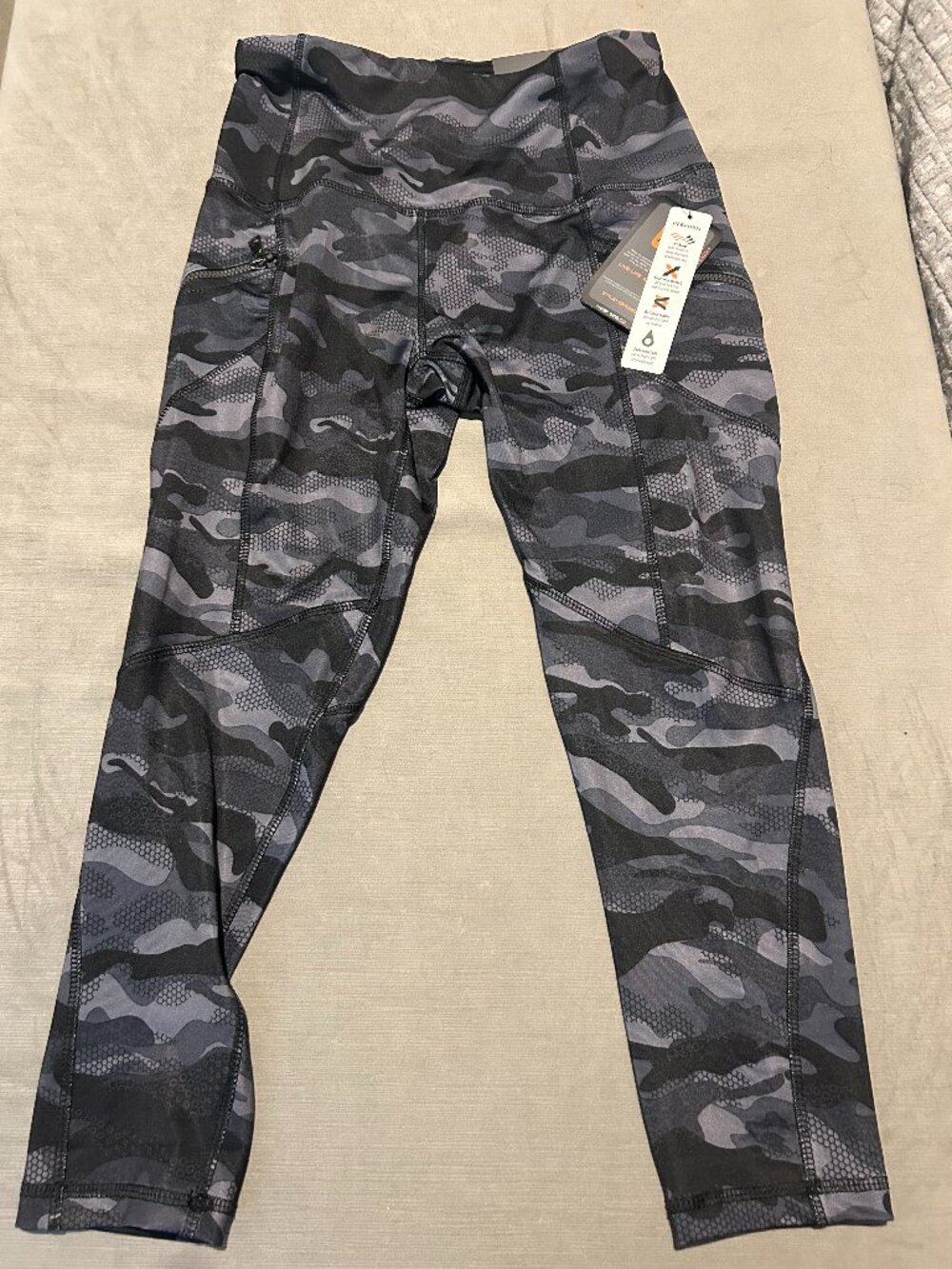NWT RBX Active High Rise Camo Capri Leggings with Zipper Pocket Size XS